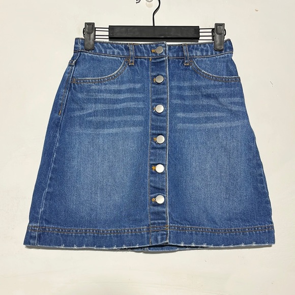 H&M Dresses & Skirts - H&M Medium Wash Semi Distressed Hem Button Down Denim Mini Skirt Size 4